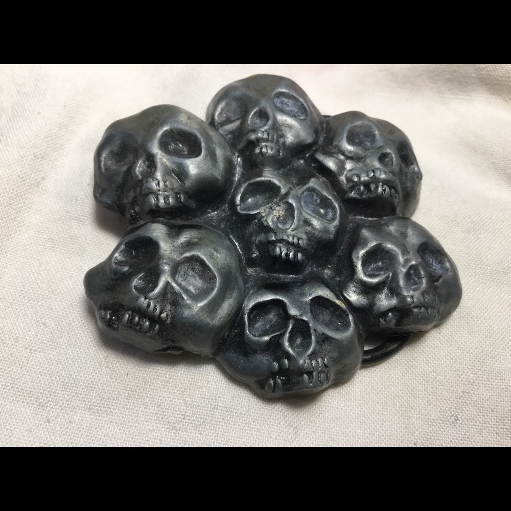 Gothic skulls belt buckle grunge